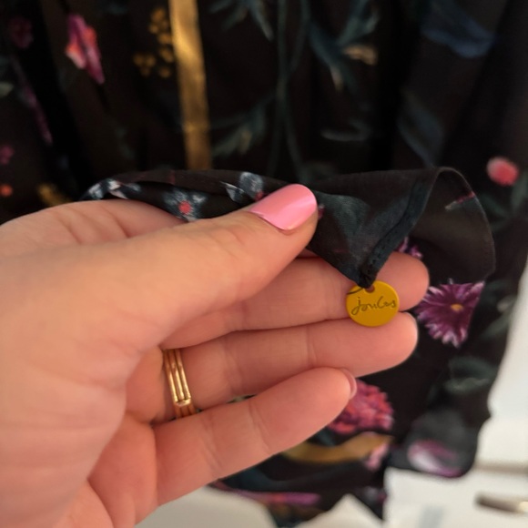 ❗️Joules Floral Scarf - Black with Multicolor Accents - Picture 5 of 7